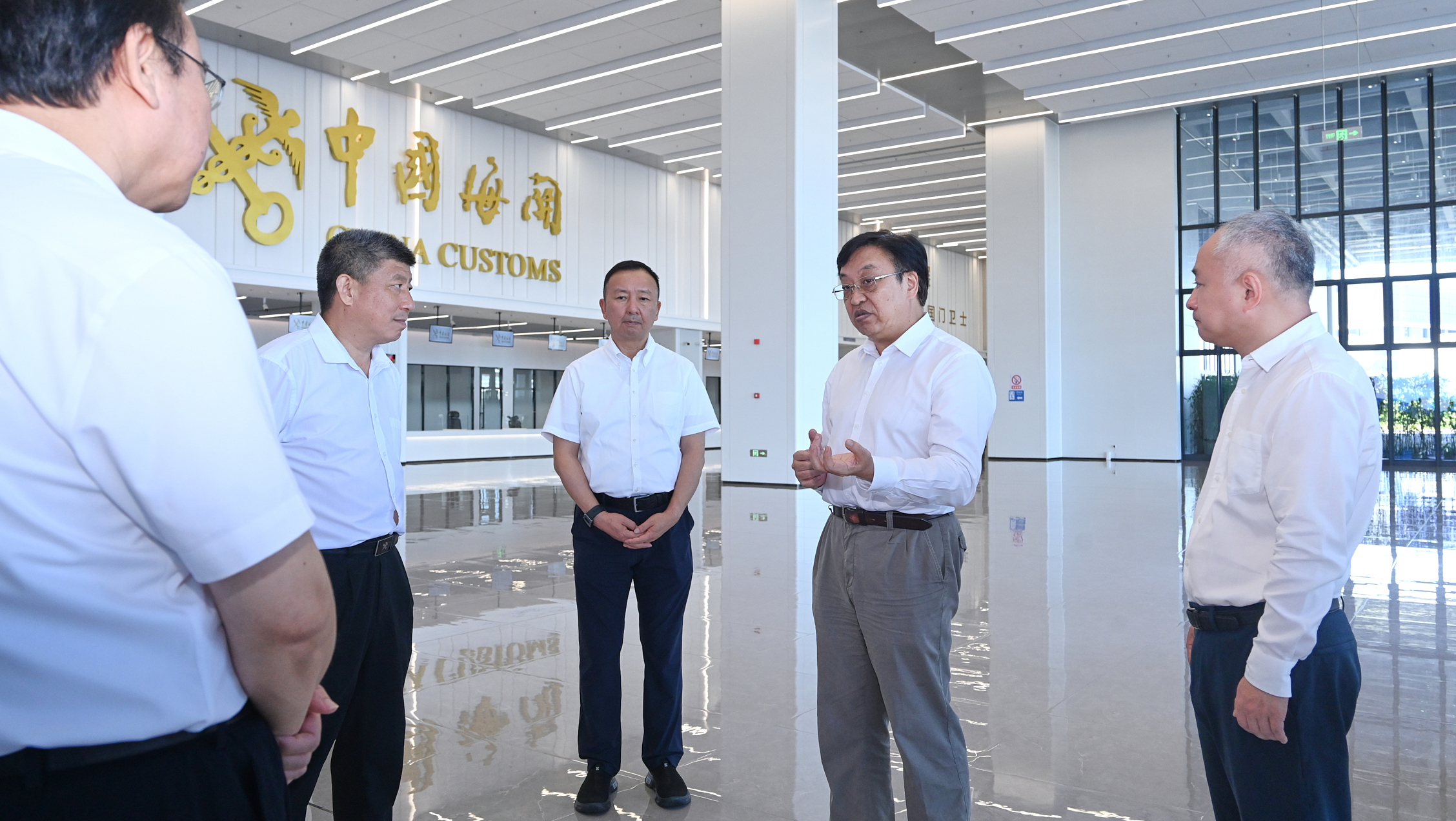 馮飛在海口調研自由貿易港壓力測試情況