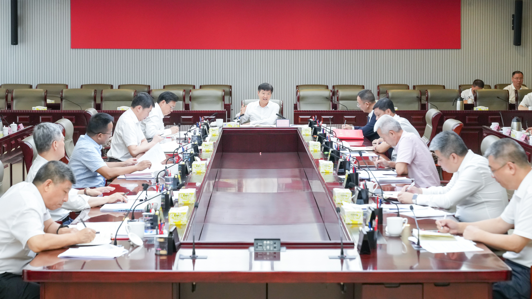 推進經濟高質量發展暨全島封關準備工作專班第30次領導小組會議：做到既“管得好”又“放得開”，為全島封關運作做好充足準備